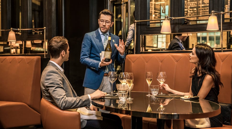 Couple at Rotunda Bar in London