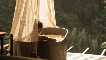 Soaking It In: Bathtubs With a View